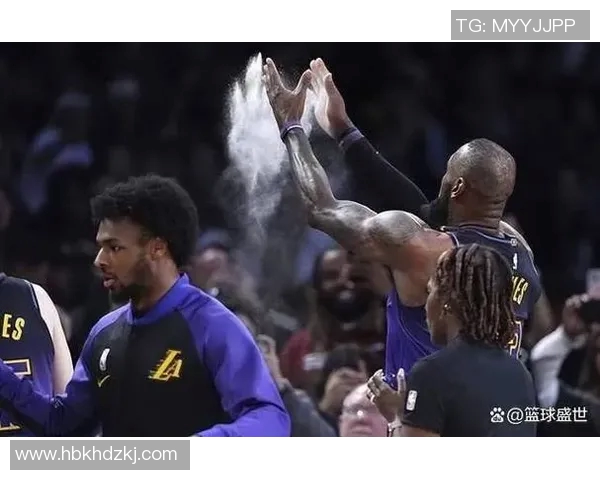 詹姆斯追平乔丹历史纪录湖人逆转战胜开拓者展现强大实力