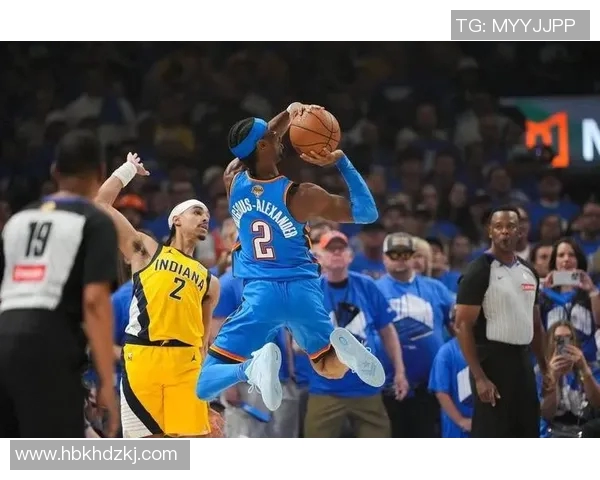 亚历山大失误 哈利伯顿断球反击暴扣