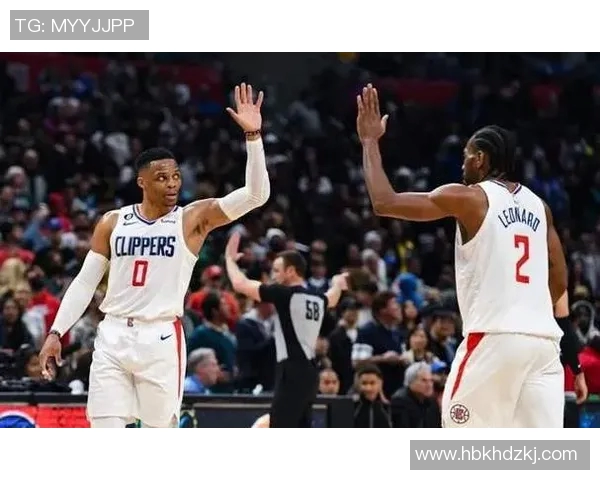 小波特威少在洛杉矶受到了很多不尊重,人们对他恶语相向 小波特威少在洛杉矶受到了很多不尊重,人们对他恶语相向