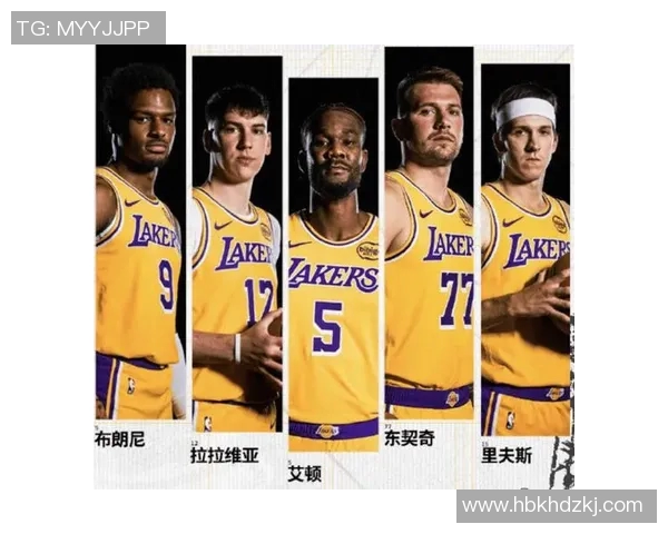 大气!湖人全队找裁判要球给新秀阿杜,最后字母哥一把拿过来送给东契奇